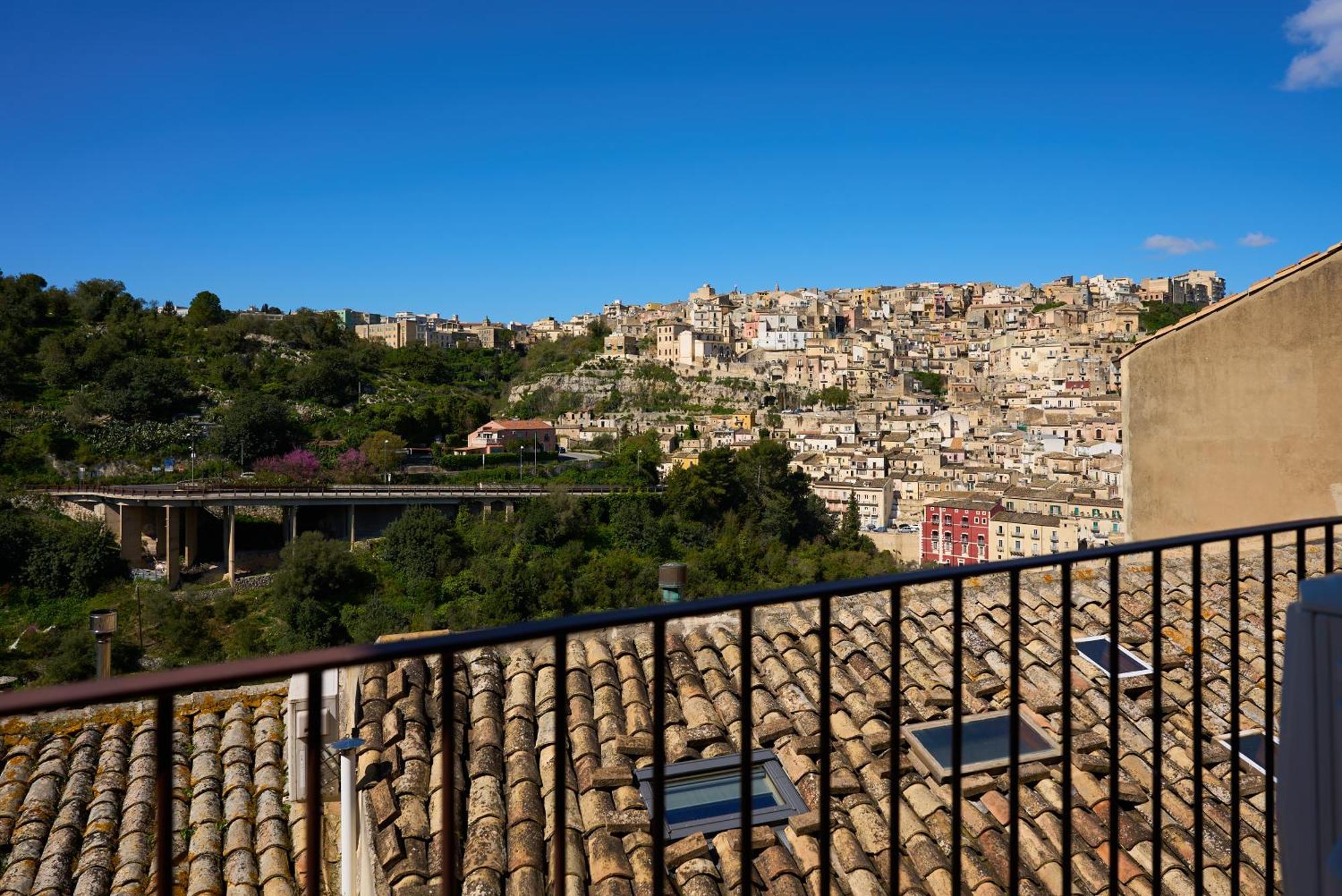 La Terrazza Sul Barocco Bed and Breakfast Ragusa Exteriör bild