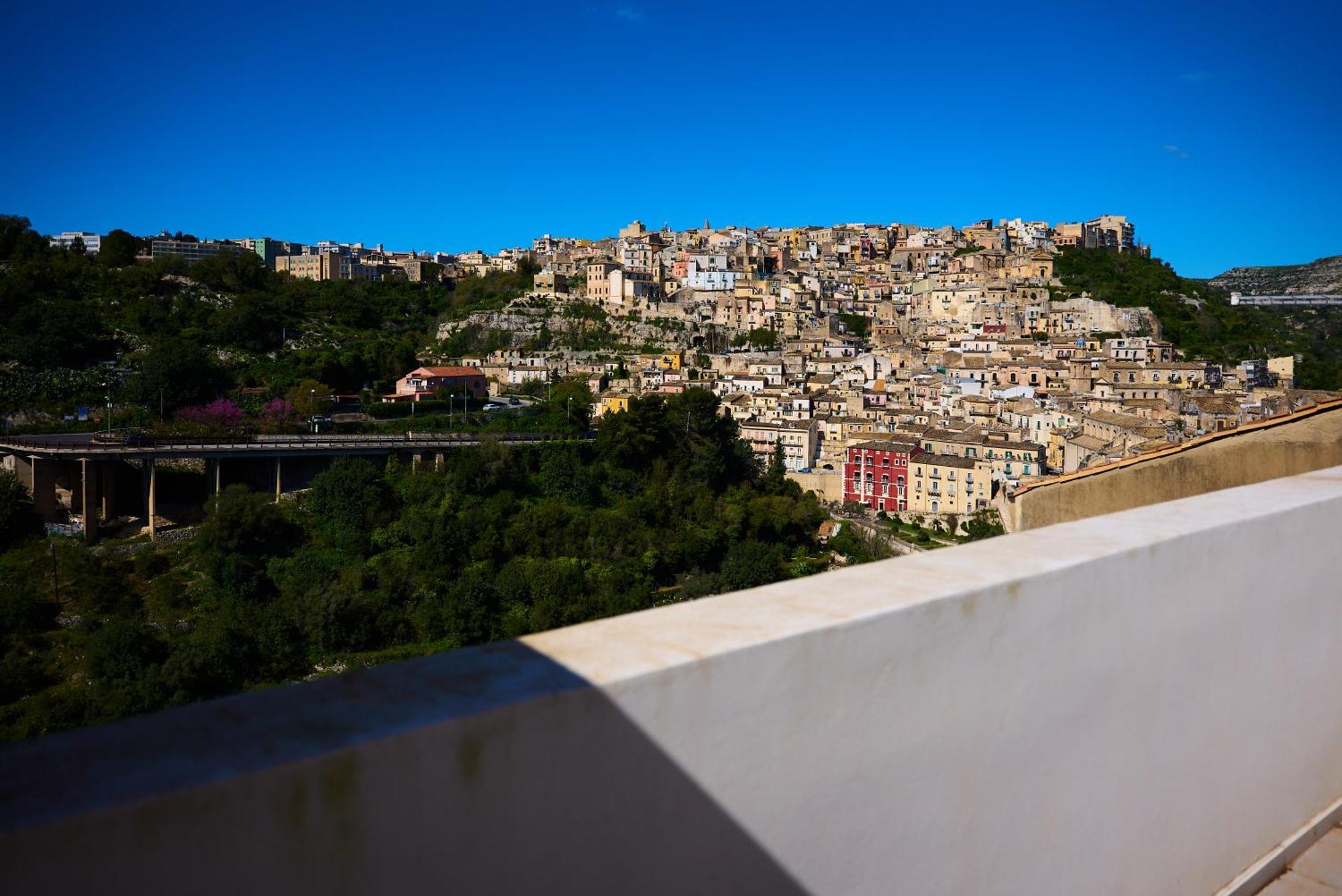 La Terrazza Sul Barocco Bed and Breakfast Ragusa Exteriör bild